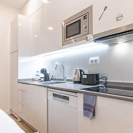 Апартаменти Alcantara Gardens - With Pool Лісабон