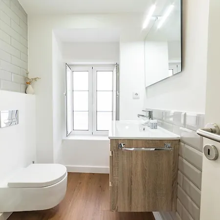 Alcantara Gardens - With Pool Apartment